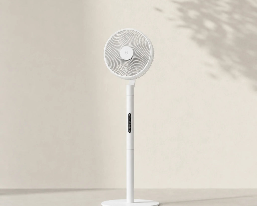 Brasseur d'air silencieux L'Air Sain, circulateur sur pied blanc à oscillation 3D, packshot studio.