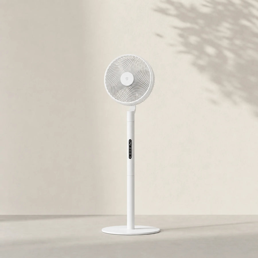 Brasseur d'air silencieux L'Air Sain, circulateur sur pied blanc à oscillation 3D, packshot studio.