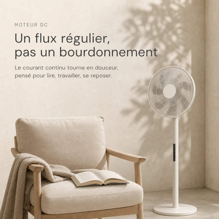 Ventilateur sur pied moteur DC silencieux dans un salon cosy pour lire et se détendre L'Air Sain